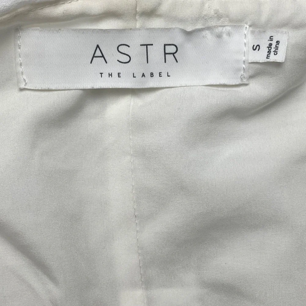 ASTR Ruched Short Puff Sleeve Top in White Size S